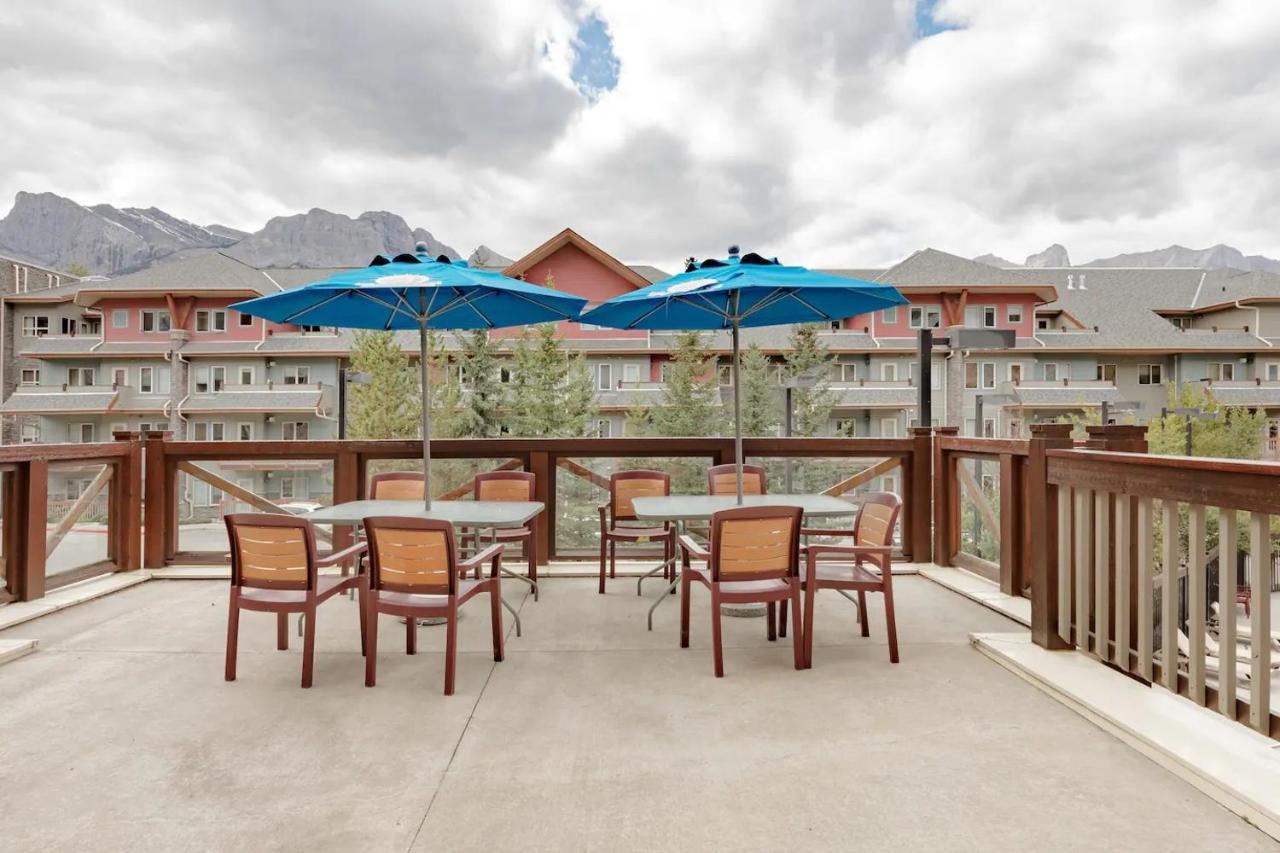 Modern Nordic 2 Bedroom Mountain View Condo Canmore Exterior foto